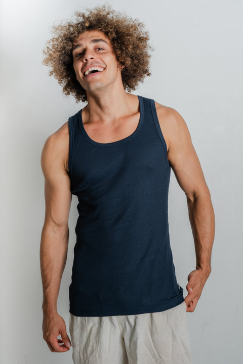 Sustainable style: Male model in Reer Endz navy singlet