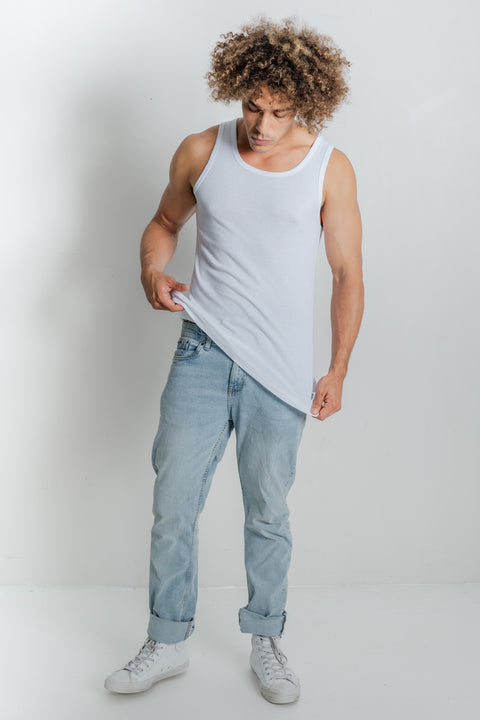 Stylish sustainability: Male model in Reer Endz singlet